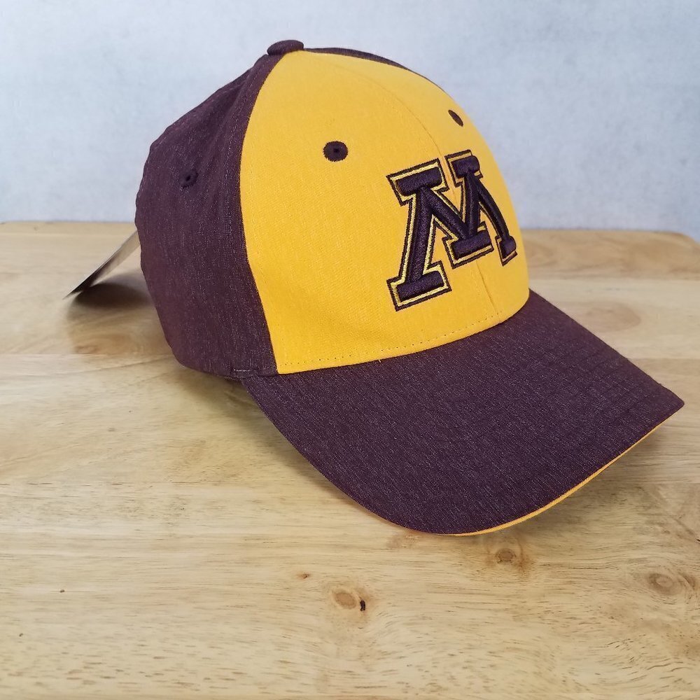 NEW Zephyr Size M/L University of Minnesota Rochester Hat Cap Football Fan